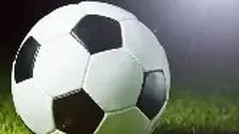 传奇《丝之歌》降阶狂欢，《空洞骑士》特价60.8元，抢购热潮启动！